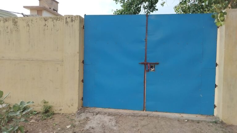 सिंधी कॉलोनी में अवैध रेत भंडारण का आरोप, स्थानीय रहवासियों ने की कार्रवाई की मांग